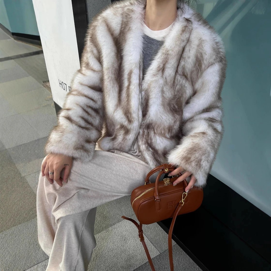 人気商品 環境に優しい毛皮コートの女性のショート 2025 秋冬新しい気質高級感汚れたキツネの毛皮のコート