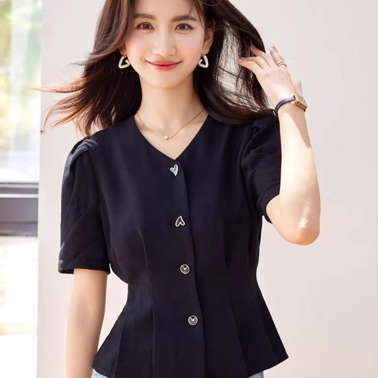 レディース トップス シャツ ブラウス 5分袖 パフスリーブ Vネック フェミニン ハイウエスト 前開き ボタン かわいい 大人可愛い きれいめ シンプル カジュアル 上品 おしゃれ レトロ こなれ感