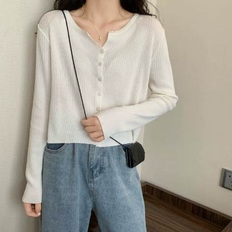 トップス カーディガン 袖付き 長袖 襟なし 前開き ボタン タイト かわいい 大人可愛い きれいめ シンプル 大人 上品 おしゃれ かっこいい 大人女子 レトロ こなれ感 ラフ キュート ガーリー