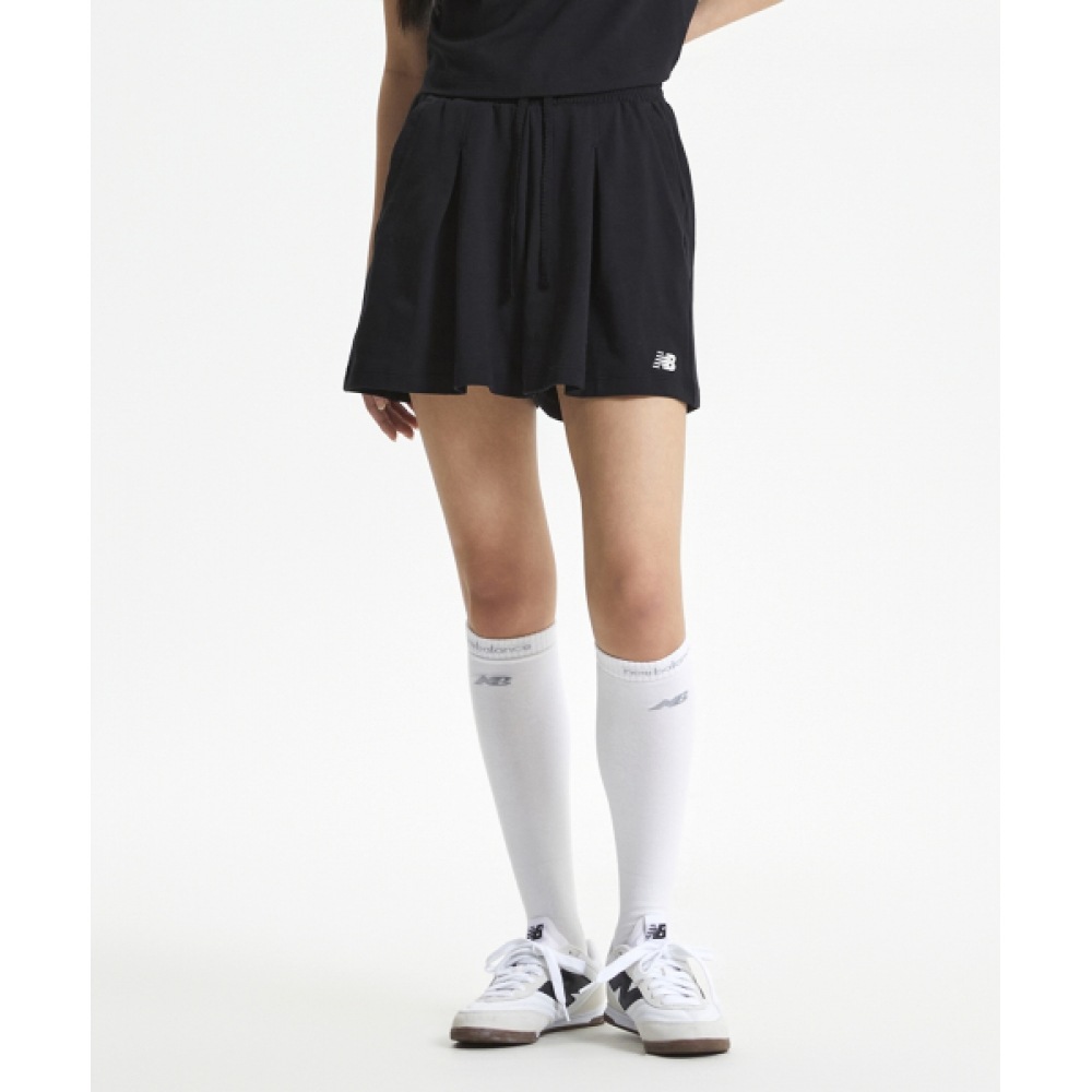 ニュー バランス WOMEN シングルメッシュ 4部 プリーツ ショートパンツ (BLACK) NBNVF2W412