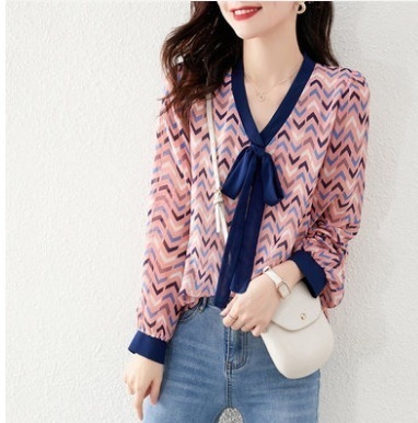 リボンネクタイ付き長袖柄入りブラウス トップス 爽やか スタイル 可愛い きれいめ シンプル カジュアル 上品 おしゃれ かっこいい レトロ アジアン 可愛い 女子 こなれ感