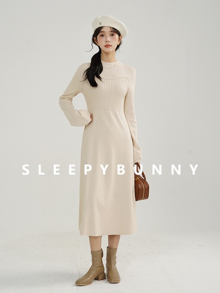眠いうさぎの女の子 冬スリムフィット小さなアンダーコート 5,543円