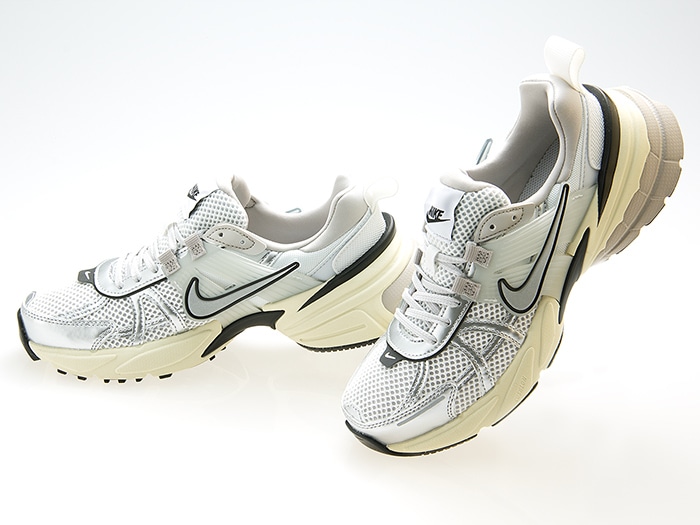 WMNS V2K RUN ウィメンズ V2K ラン ホワイト/シルバー#FD0736-100