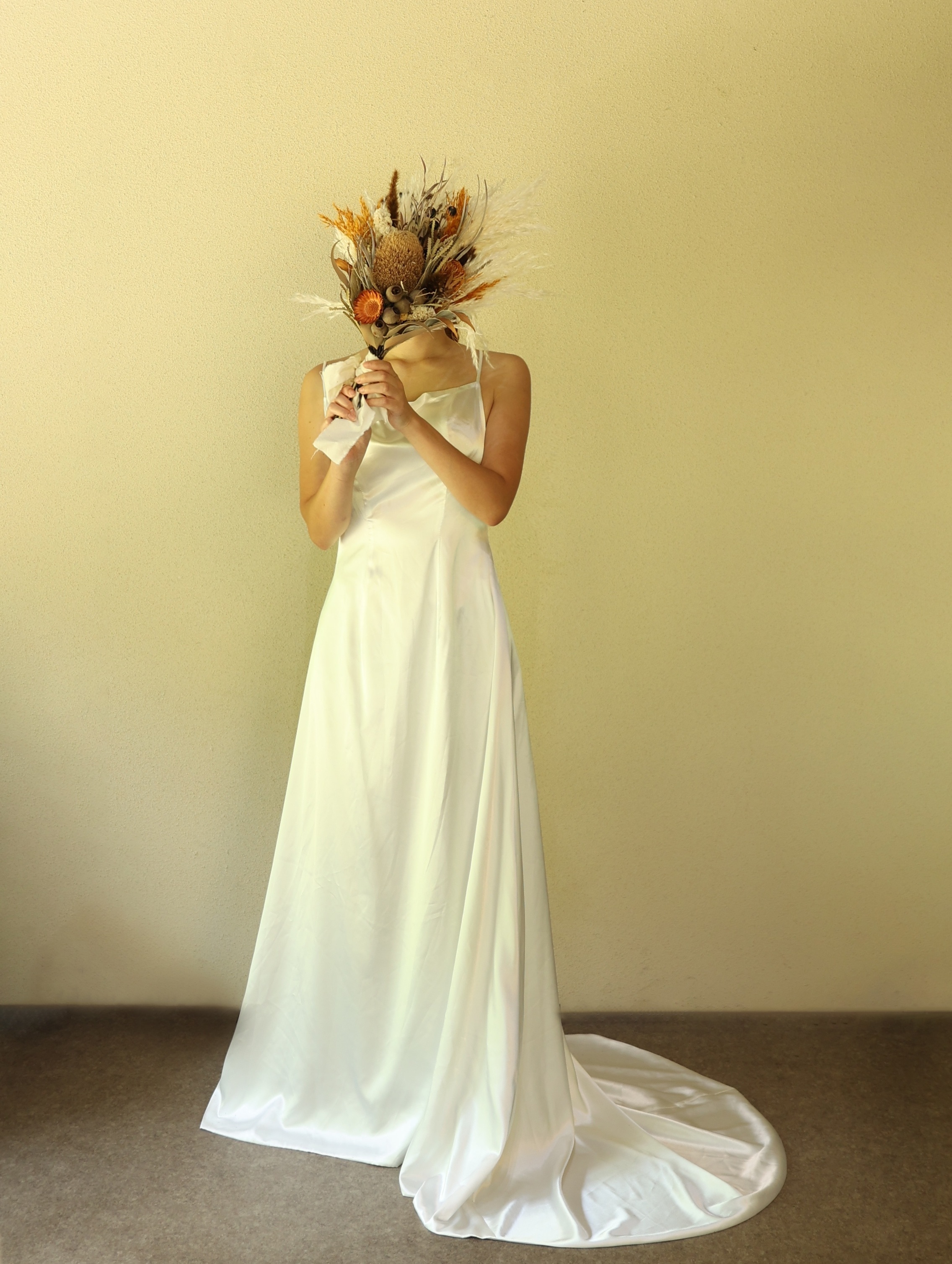 パーティードレス スクエアネック オフホワイト スレンダーライン キャミソール 2次会/合コン