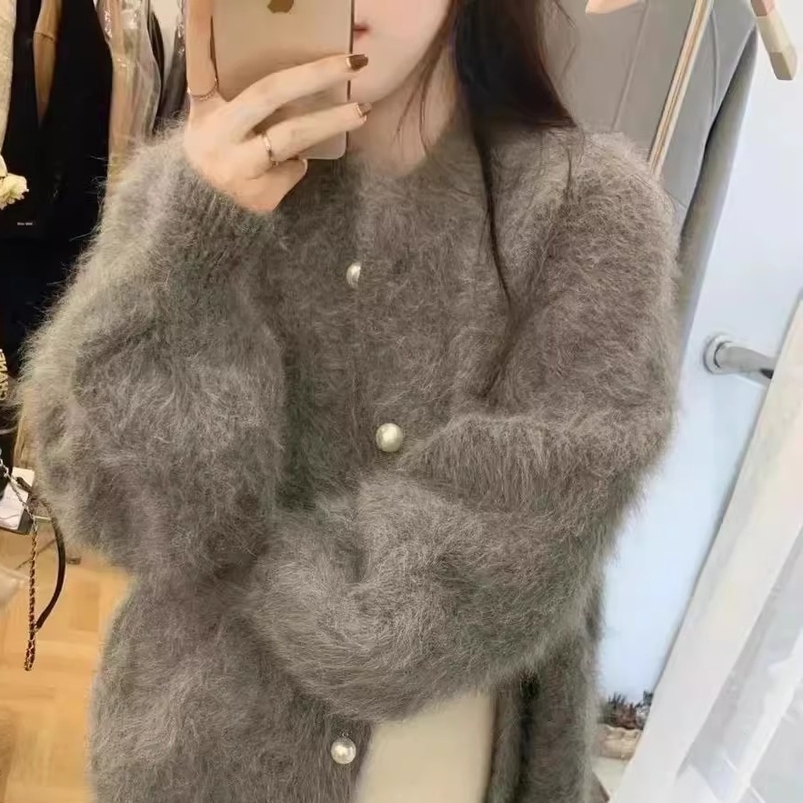 アウター コート 毛皮コート 長袖 ラウンドネック 前開き デザインボタン ショート丈 カシミヤ ふわふわ かわいい 大人可愛い きれいめ シンプル 上品 おしゃれ かっこいい カジュアル レトロ