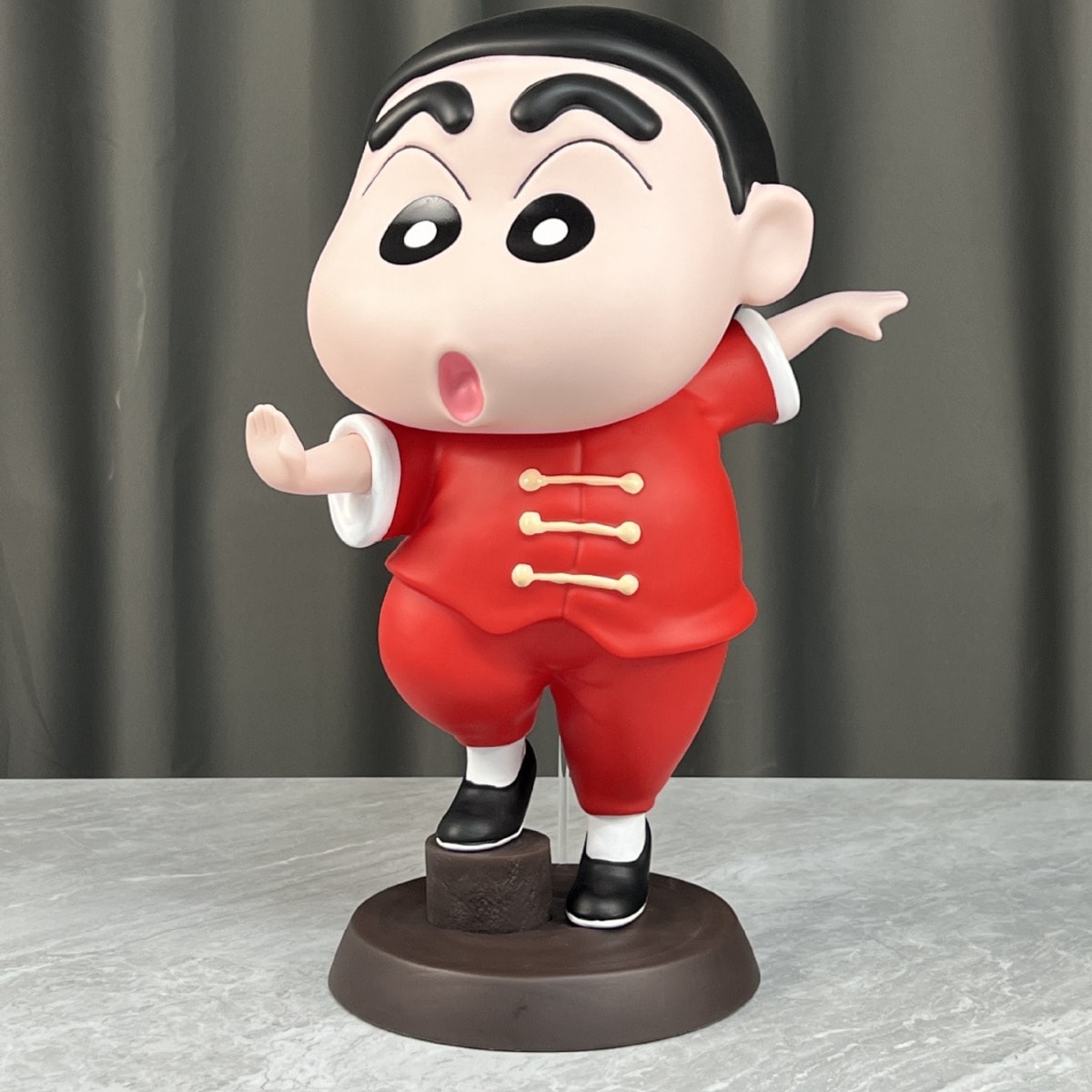 【配送料無料】 唐装カンフーしんちゃんの置物クレヨン小新潮の芸妓フィギュアフィギュア置物プレゼント