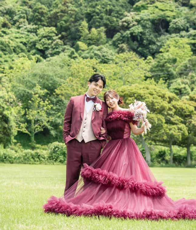 実例写真！カラードレス ボルドー色 オフショルダー 編み上げ ソフトチュール 绮丽な 華やかなトレーン 花嫁 前撮り