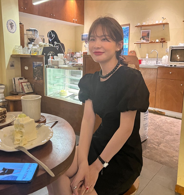 WXLSTUDIO 黒パフスリーブドレス女性のための 2022 新しい夏のデザインウエスト痩身ミッドレングススカート