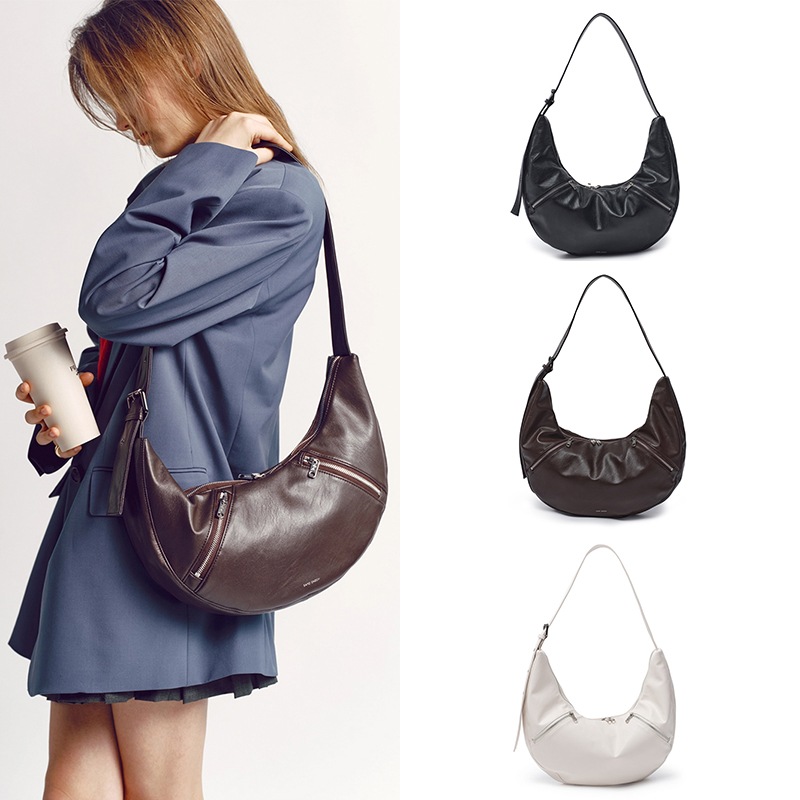 [韓国人気］APPLE SLING BAG M nappa