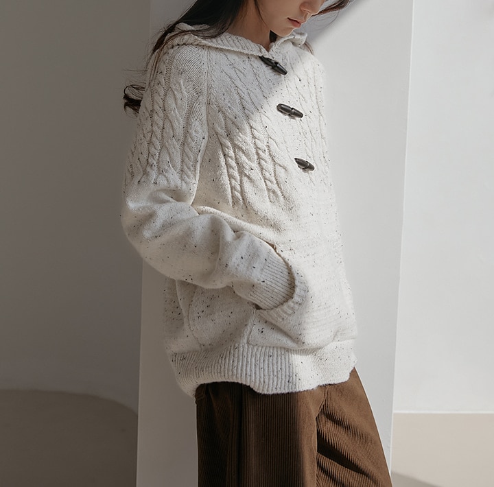 [common unique] ウルボカシトグルボタンアノラックフードニット
