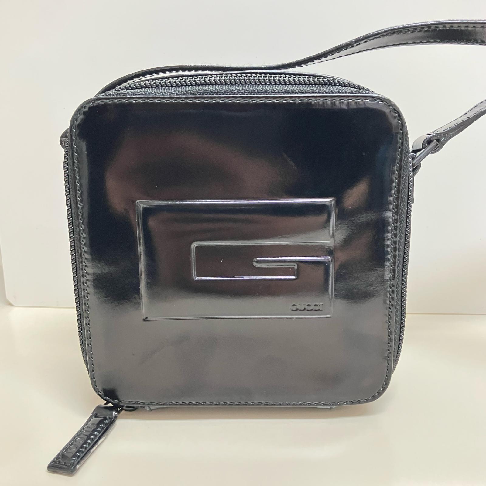 ショルダーバッグ エナメル ブラック GUCCI刻印【中古】 ユニセックス