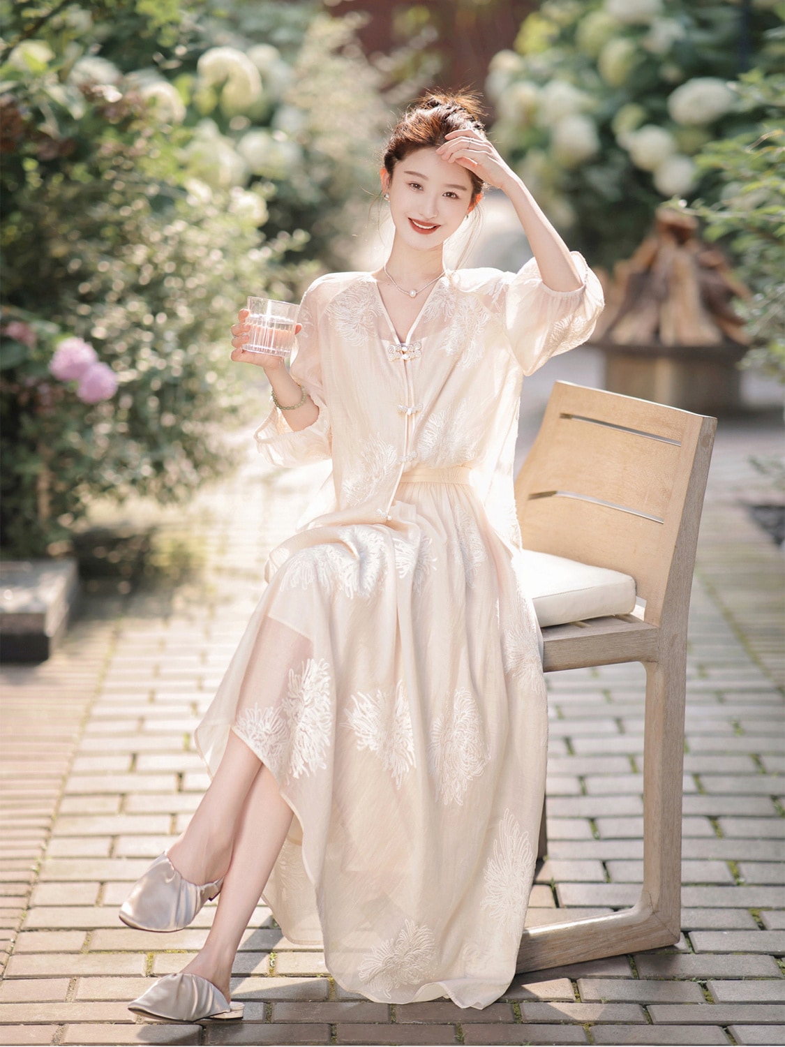 新品ファッション 二点セット 夏のスタイルの中国スタイルクリアデザインvネック3次元刺繍長袖のカーディガンフロースカートスーツ