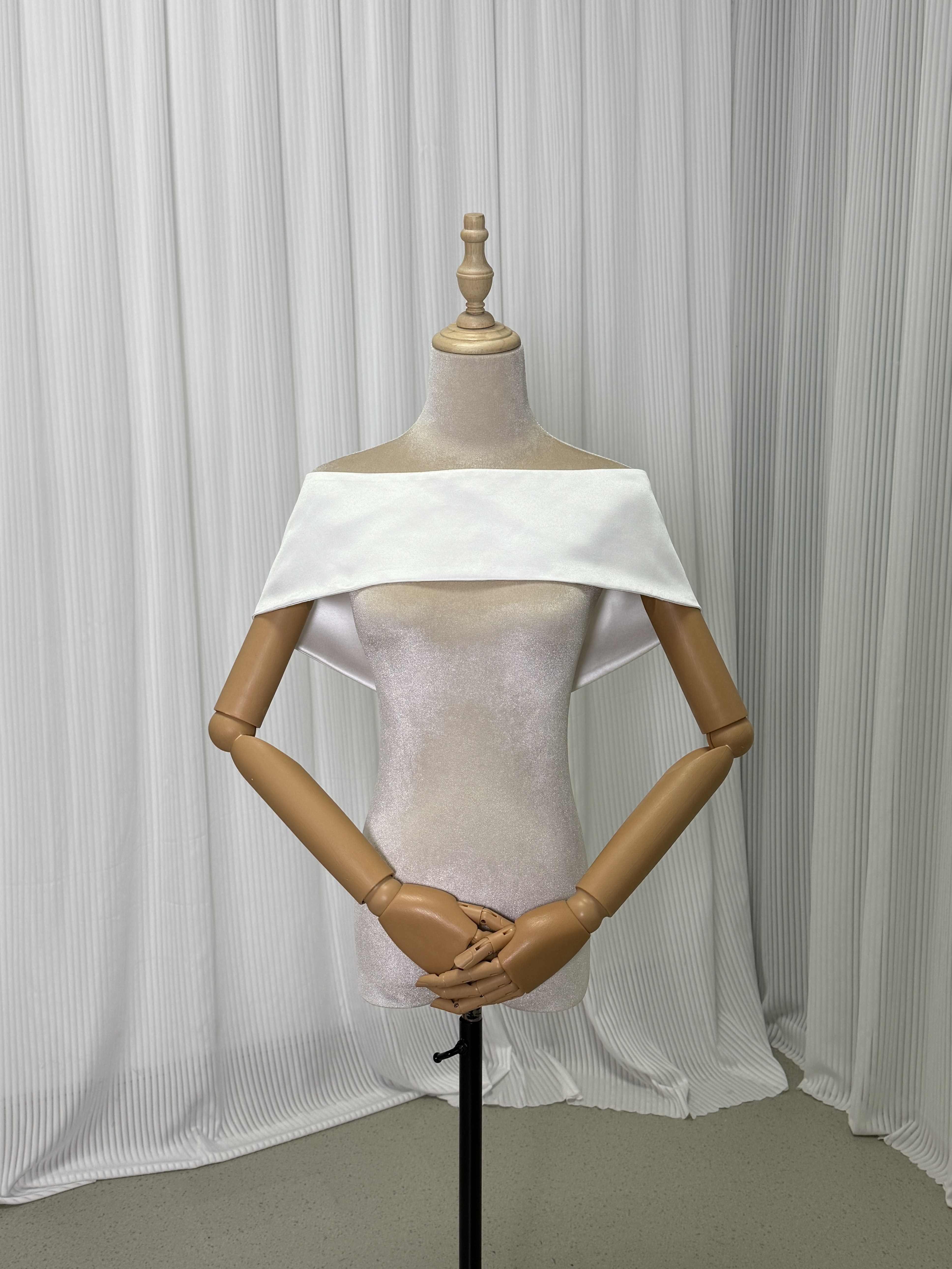 送料無料！ ホワイト 光沢サテン 編み上げ 結婚式 前撮り 取り外しオフショルダー 8,691円