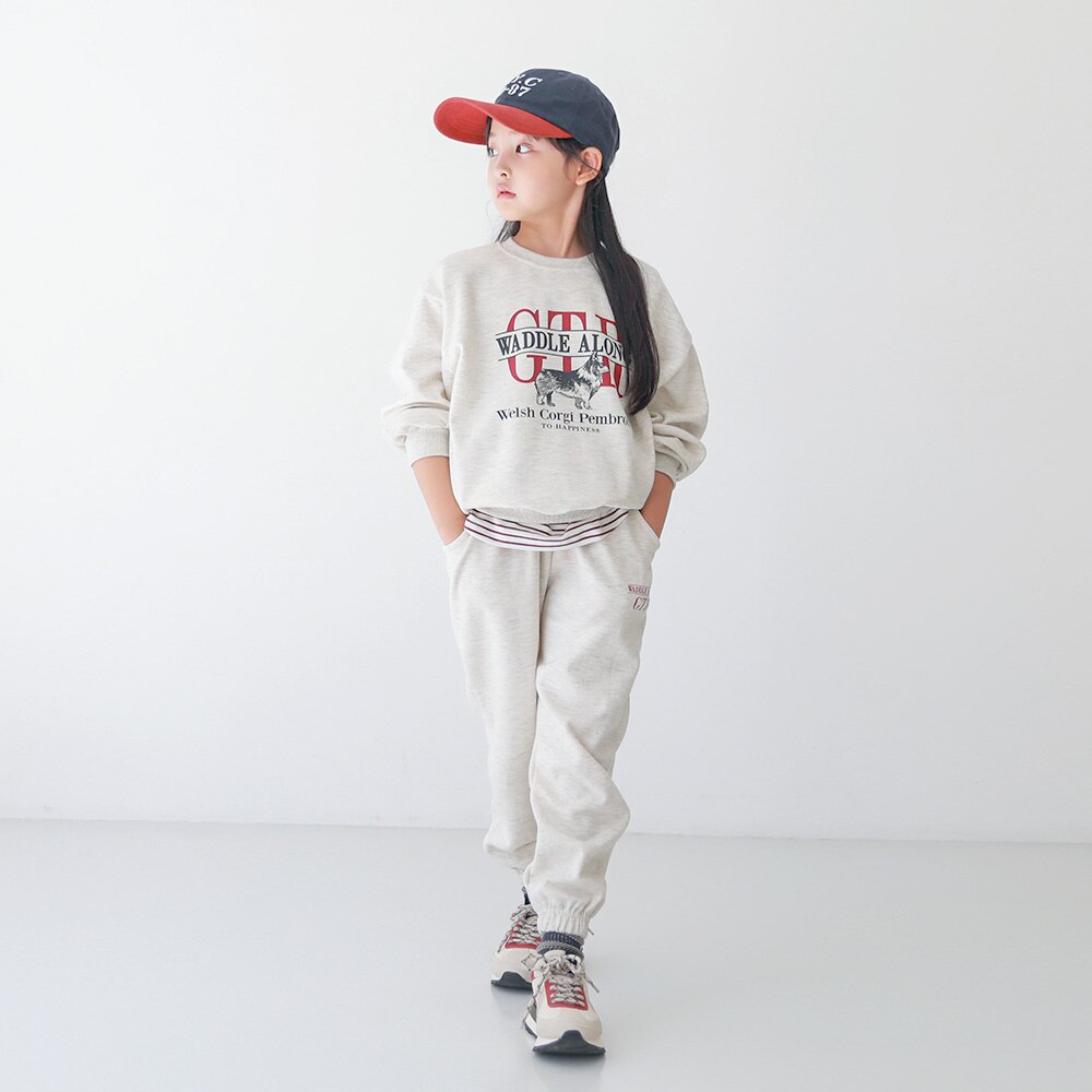 レギュラーフィットマンツーマンTシャツとジョガーパンツ構成で楽できれいに着やすい起毛上下セット