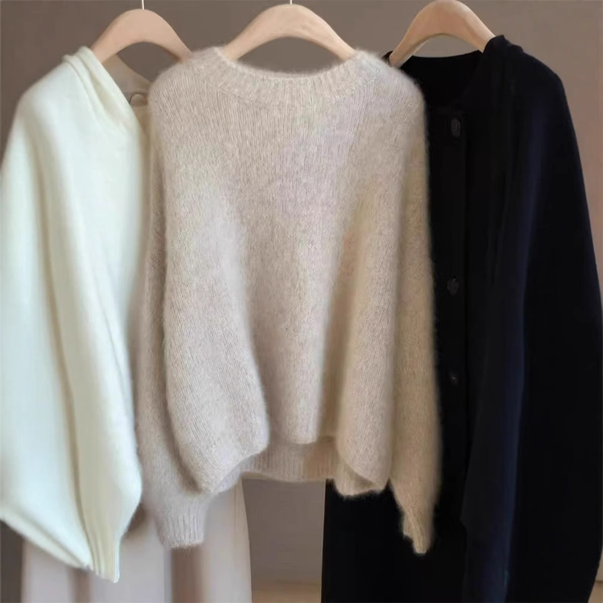 柔らかくて心地よいアライグマフリースのベースレイヤーニットセーター女性用秋冬用ヨーロピアンスタイル高級感ゆったりとしたゆったりスタイルリラックスしたインナーレイヤー