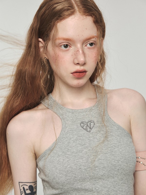 【セレブ風】脇胸を覆う小さなストラップ付きアニマル刺繍タンクトップ ノースリーブトップス