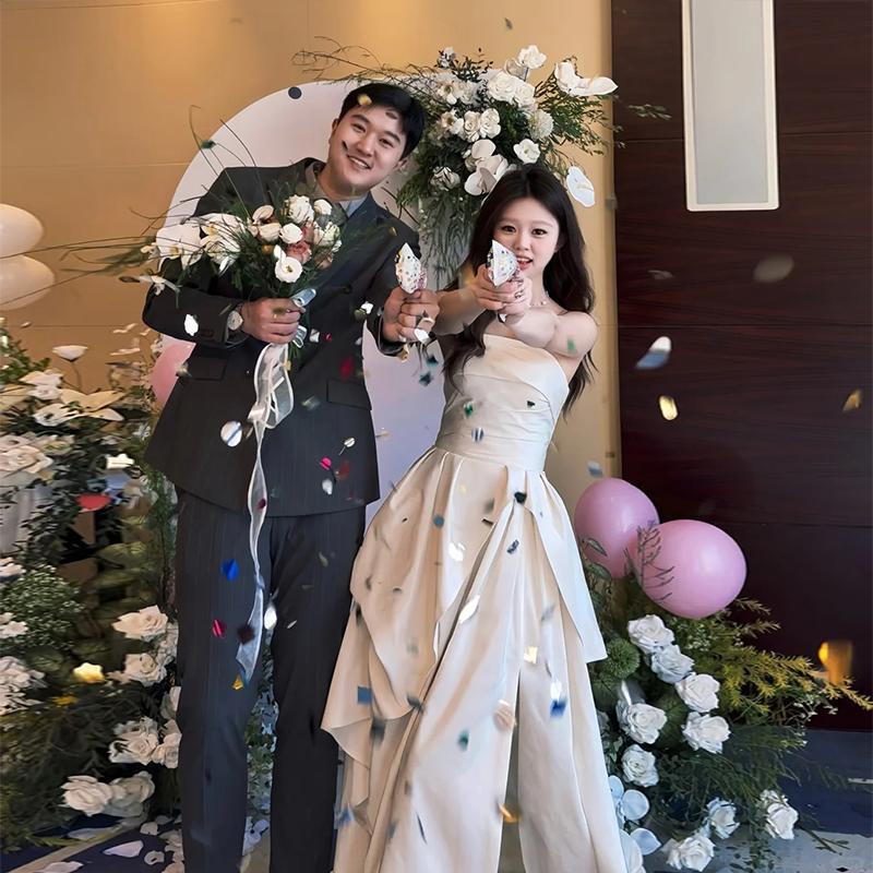 女性用ストラップレスのイブニングドレスエレガントな新しいスタイル高級感があり控えめな贅沢さユニークで魅力的婚約結婚式乾杯に最適です