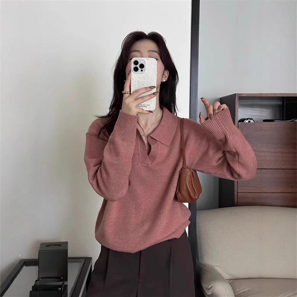 秋冬にぴったりの柔らかくて着心地の良いレディース用ポロカラーセーターレトロな香港スタイルでリラックスしたカジュアルなニットウェアのベースレイヤーです