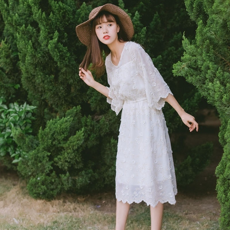 1168．花柄カットレースワンピース（ホワイト）