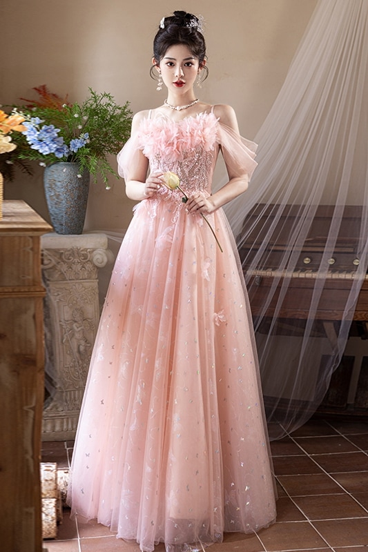 ピンクのドレスのスカートの女性の宴会の人気があります