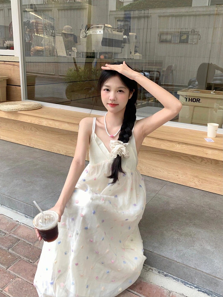 2025 春夏 キャミソールワンピースミモレ丈 ロング おしゃれかわいい小花フラワーフェミニンドレスタック スクエアネックAライン韓国ファッション レディース白スリーブお出かけキュート甘めフレンチ