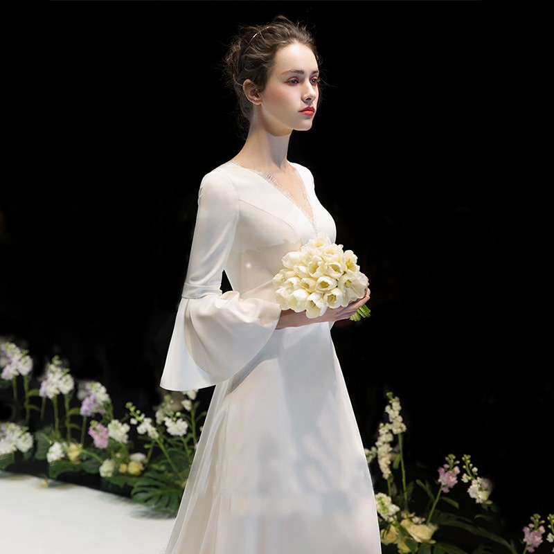 ラッパの袖の軽いウェディングドレスの金の気の花園の少女の娘の法のサテンのウェディングドレスのスカートのシンプルなドレス