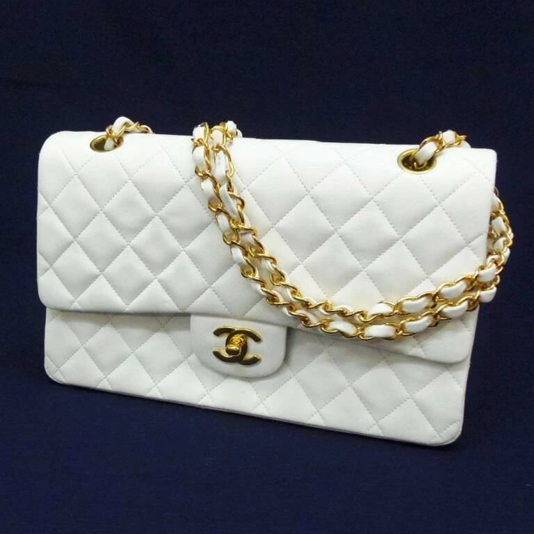 CHANEL ﾁｪｰﾝｼｮﾙﾀﾞｰﾊﾞｯｸﾞ ﾏﾄﾗｯｾWﾌﾗｯﾌﾟ G金具 白(62408) 825,000円