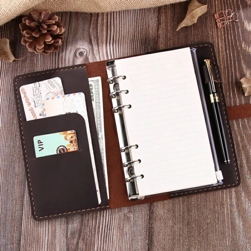 売れ システム手帳 本革 ノートA6 サイズ カバー レザー 手縫い 手作り オリジナル 3色 ノート メモ帳 カード収納 ビジネスオフィス用品 卒業記念品 退職 就職 昇進お祝い プレゼント