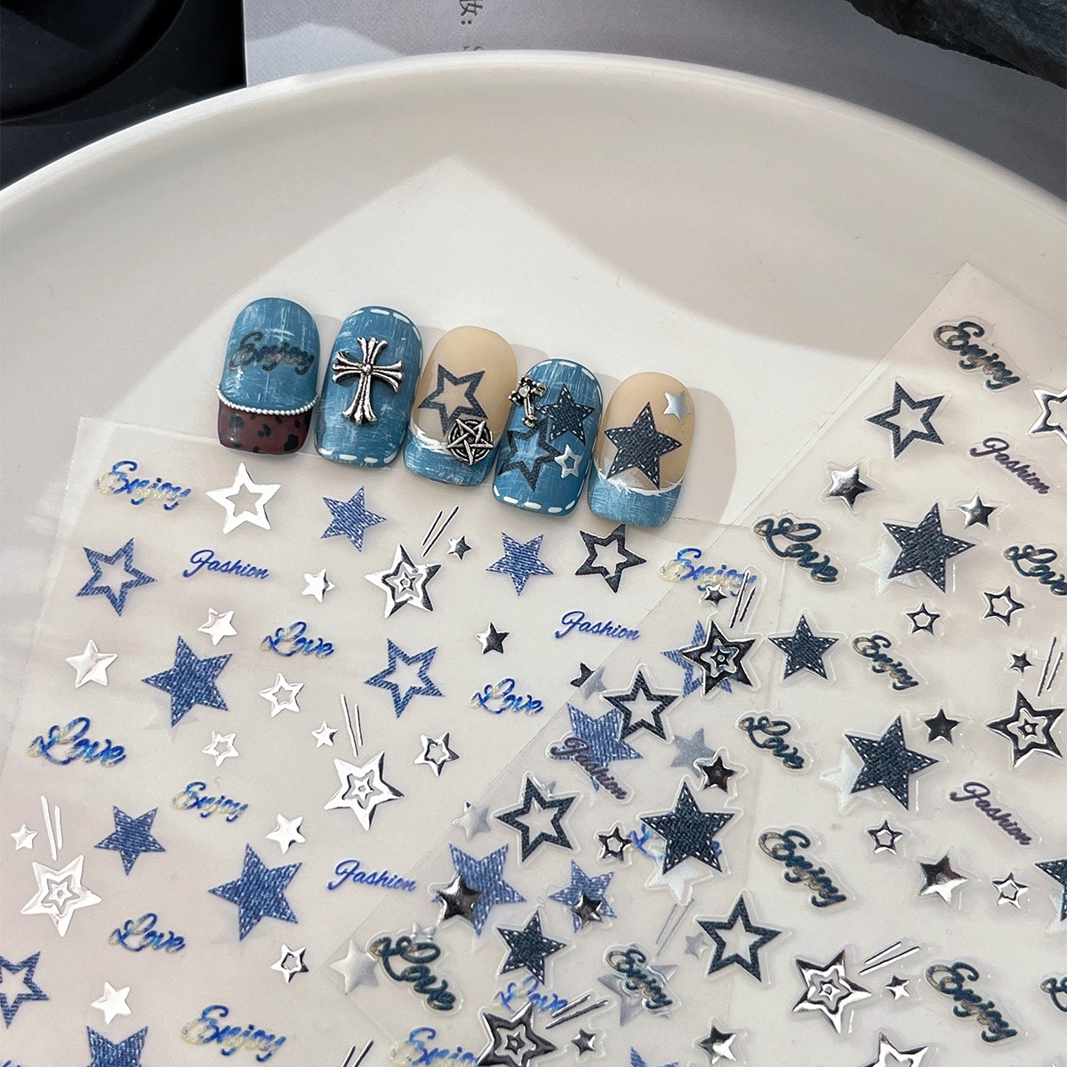 【1点ご購入 で10点プレゼントいたします】シルバー星ネイルシールブルーグレー精緻透かし彫りテープバックジェルネイルアートシール