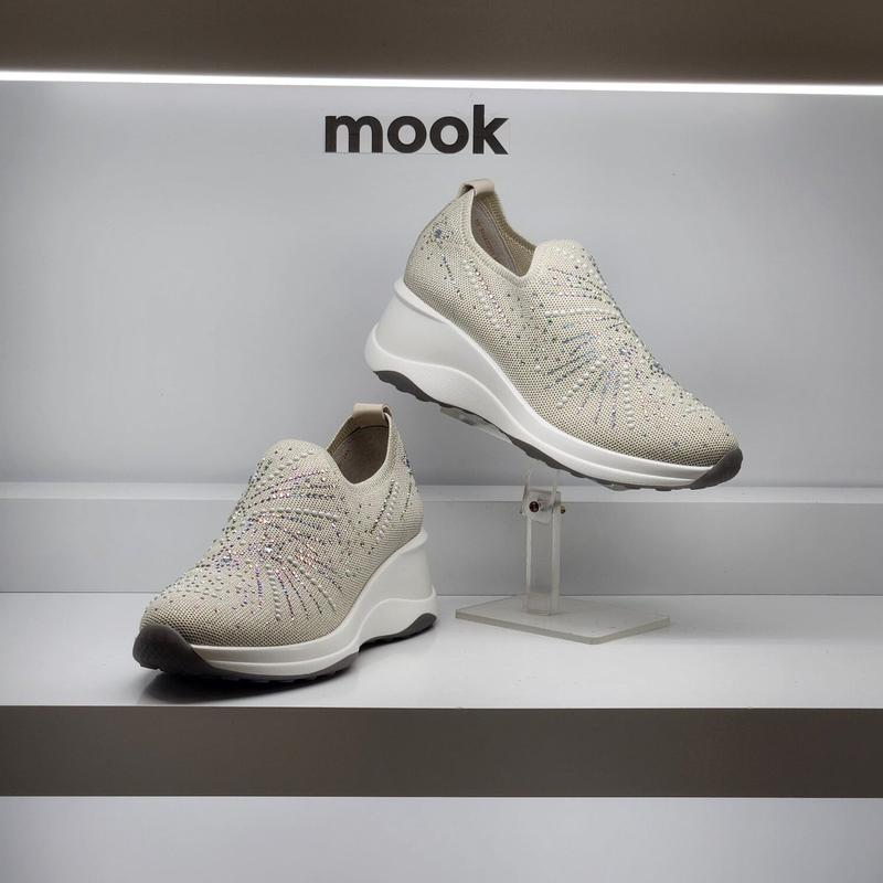 女性ストーンポイントニットスパンデックススニーカー422301 UP TZHZ1SD