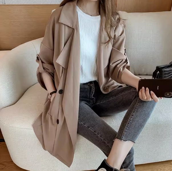 アウター トレンチコート スプリングコート ミディアム丈 長袖 襟付き デザイン ボタン ダブルブレスト 美ライン カラバリ スタイルアップ リラックス かわいい 大人可愛い きれいめ シンプル