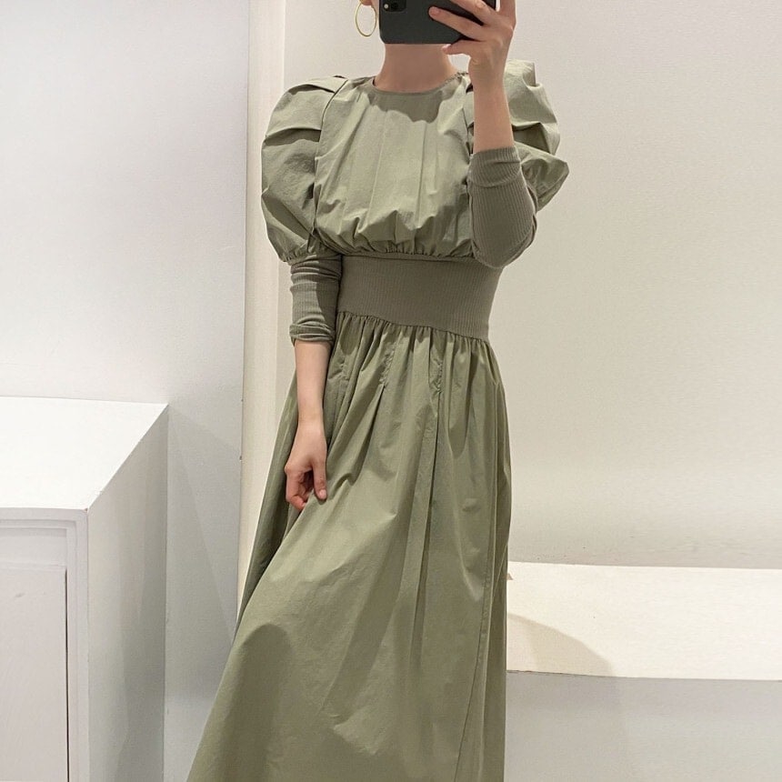 ワンピース 2色展開 フレアワンピース ロングワンピース 膝下 ロング ロング丈 袖あり 長袖 パフスリーブ クルーネック フレア 切り替えデザイン ウエストマーク かわいい 大人可愛い きれいめ