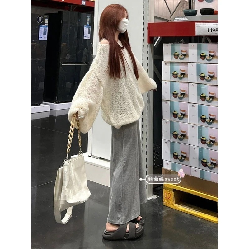 ハイエンドのカスタマイズ-春の女性向けの怠惰なスタイルの長袖中空セータースーツ純粋な欲望のウエストサスペンダースカート柔らかくワックスのようなルーズセーター