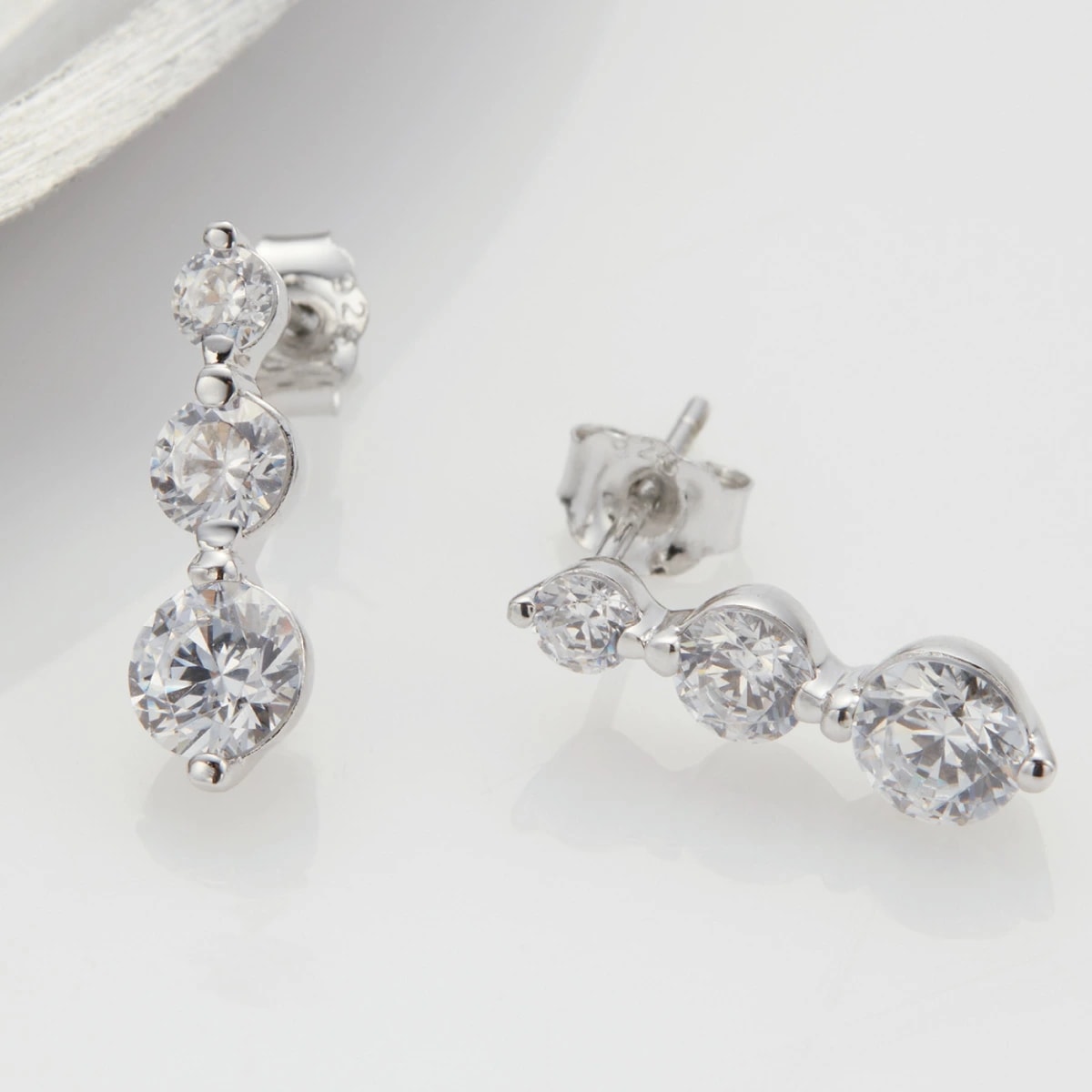 ピアス レディース シルバー925 スーパーキュービックジルコニア 3石 キラキラ 両耳用