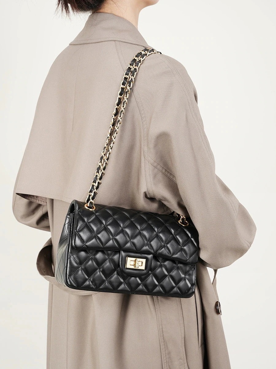 キルティングバッグホーボーバッグ 本革 トートバック 横長ボストンバッグ 水筒ポーチ 大容量 新作 リュック ショルダーバッグ 手提げバッグ 防水 肩掛け ミニバッグ 気質 おしゃれ