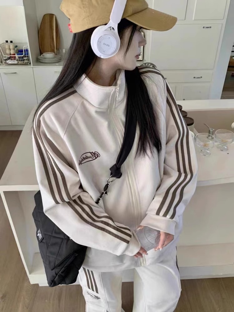 2025秋冬 2点セット 韓国っぽハイネックかわいいレディーススポーティーパーカー長袖アウター羽織りショート丈ブルサイズ丈トップスカジュアルスポーツファッション系サイドアップリラックスシルエット上下