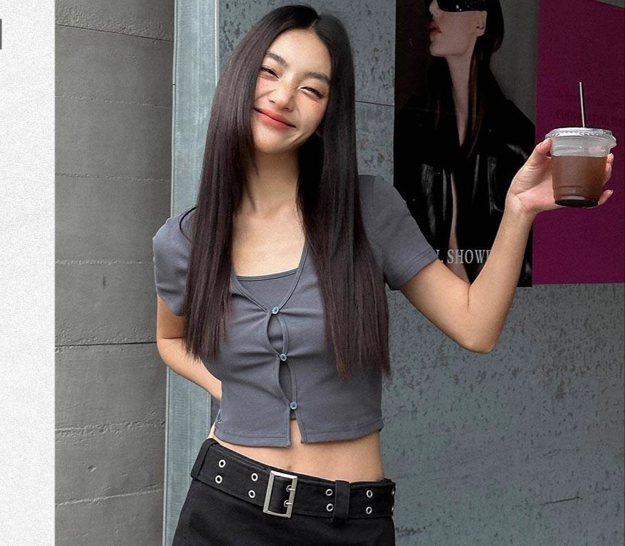 夏 デザイン センス スタイル ホット ガール T シャツ 個性的 トップス シャツ 袖あり 半袖 Vネック 襟なし シンプル カジュアル 大人 おしゃれ お洒落 かっこいい クール モード系