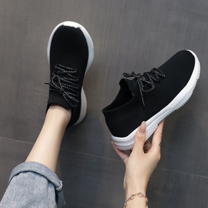 シューズ 靴 スニーカー レディースシューズ ランニングシューズ スポーツシューズ レディーススニーカー フラット ぺたんこ ペタンコ 痛くない 歩きやすい 履きやすい 走れる 疲れにくい 薄手