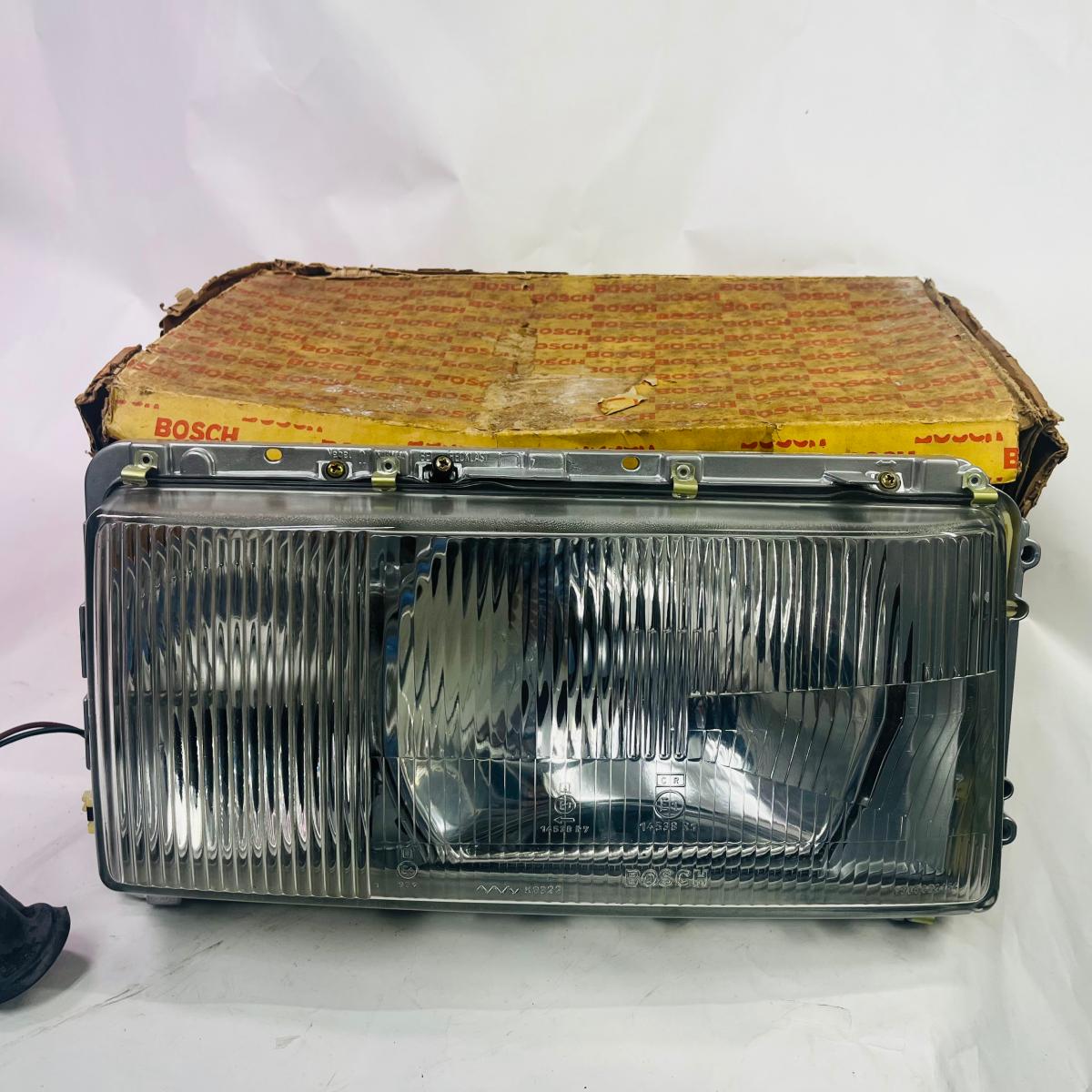 【中古】ボッシュ(BOSCH) ヘツドランプ MB W116 R 0301056604ウインカーレンズ欠品