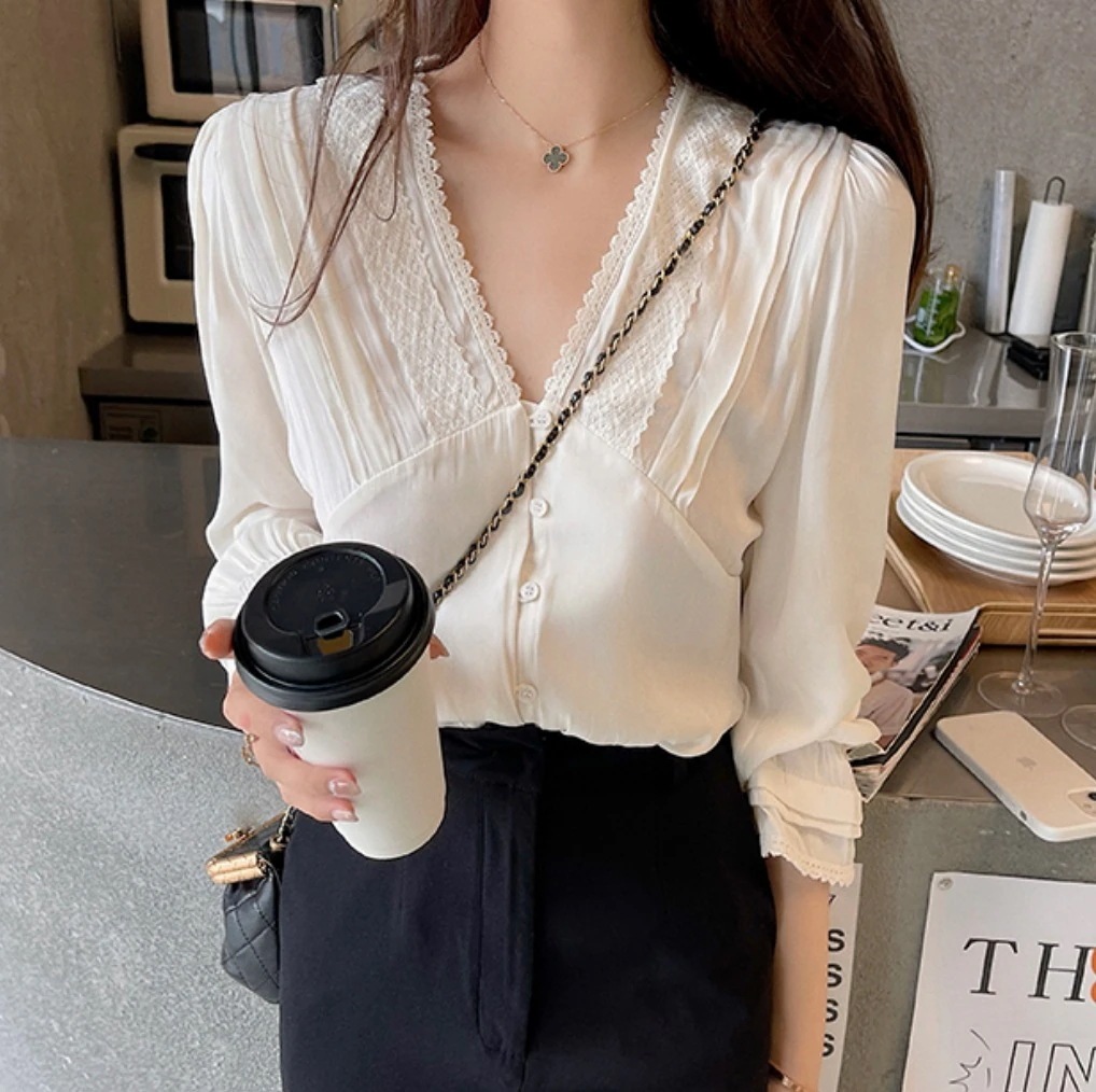 トップス デート かわいい 大人可愛い きれいめ シンプル カジュアル 大人 上品 おしゃれ お洒落 Vネック フリル 長袖 レース 無地 ホワイト 韓国 休日 モテ 春夏 リゾート ボタン XS