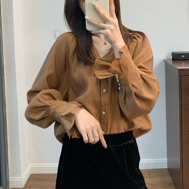 ビジューボタン 手首タック 袖口フレア テンセルミックス トップス シャツ ブラウス ミディアム丈