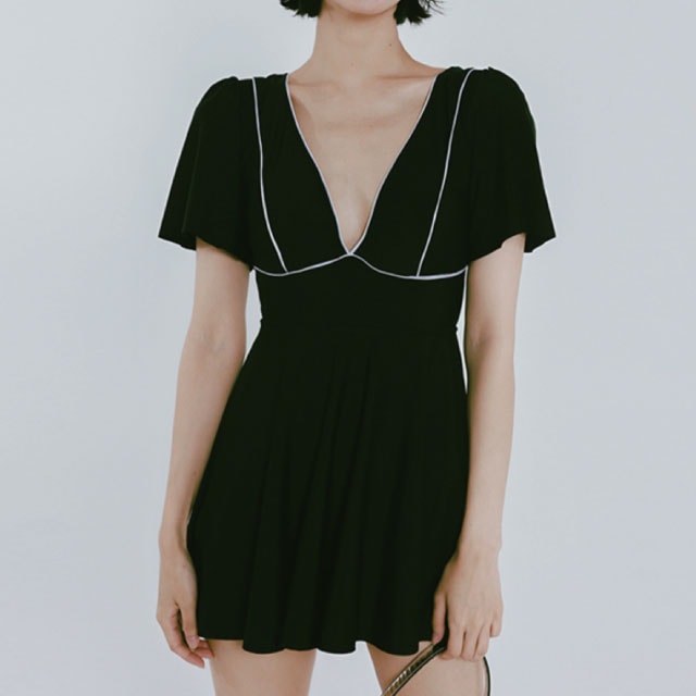 半袖 深めVネック ワンピース水着 べルスリーブ モノトーン 黒