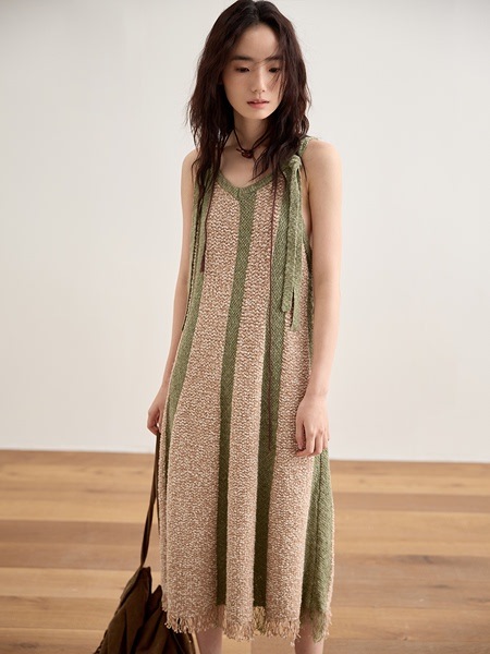 女性用ホリデースタイルサスペンダードレス夏のイレギュラーデザインニットロングスカート