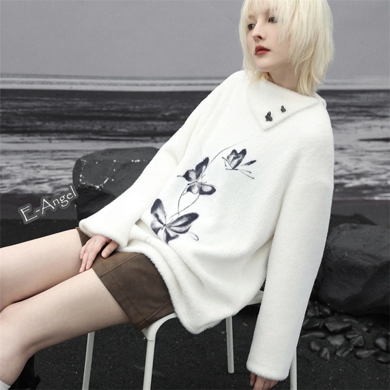 【快速出荷】白ニット セーター レディース 秋冬 ビッグカラーニット ゆったり 水墨 蝶柄 チャイナ風トップス 長袖 合わせやすい 個性的 蝶樹脂ボタン飾り