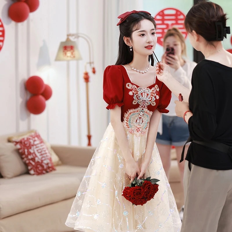 花嫁のために服を乾杯します2025女性のための小さな婚約ドレスは通常