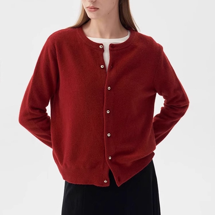 秋冬の女性用クリスマスレッドラウンドネックニットカーディガンレトロハイエンド金ボタンルーズセーターソフトでワックス状のアウタージャケット