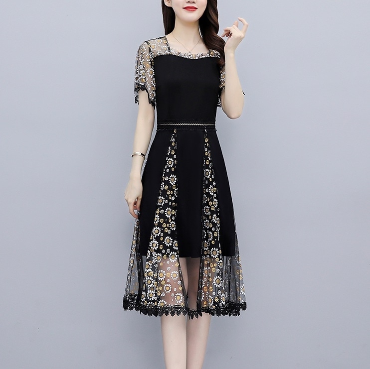 ドレス ワンピース 膝丈 ひざ丈 袖あり 半袖 スクエアネック Aライン 切り替えデザイン ドッキング フレア レース 刺繍 チュール ハイウエスト 透け感 シースルー かわいい 大人可愛い おしゃれ