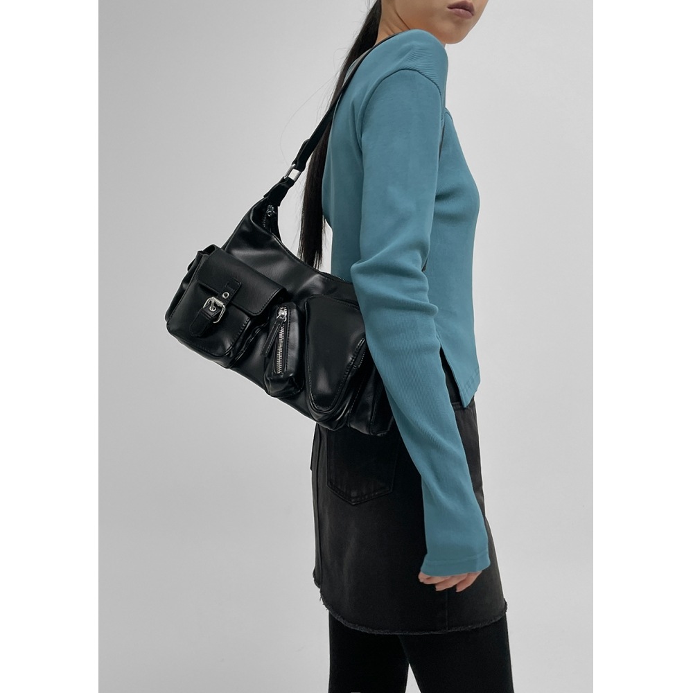 ブラックアップアノエットポケットレザーショルダーバッグ