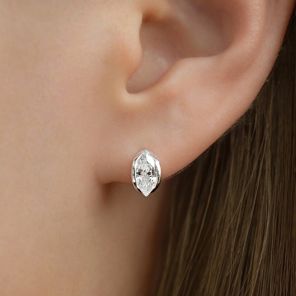 (シルバー925) マーキス キュービック フープ ピアス／Marquise Cubic Hoop Earring／韓国アクセサリー／韓国スタイル