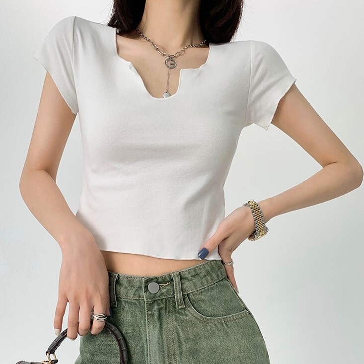 トップス Tシャツ カットソー 白トップス 袖あり 半袖 襟なし スリム タイト 細身 かわいい 大人可愛い きれいめ シンプル カジュアル 大人 おしゃれ お洒落 かっこいい 大人可愛い 大人女子